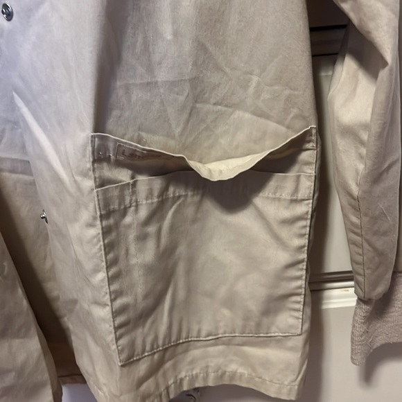 Tan scrub jacket! - Picture 3 of 8